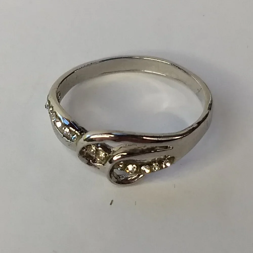 Double Swirl Silver Tone Clear Stone Ring Unmarked Size 8.5 Minimalist Preppy